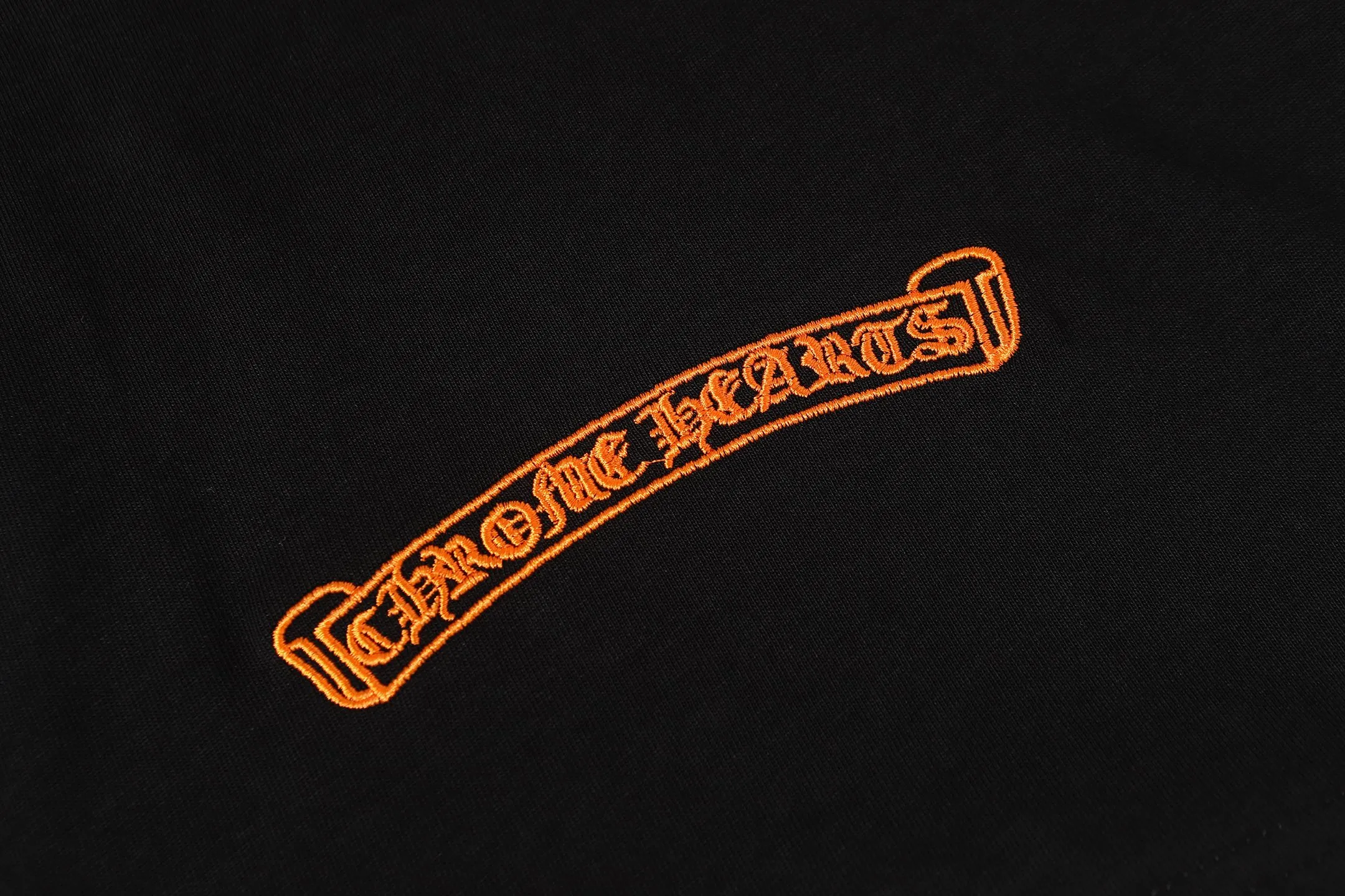 P170 2209 style 280g heavy double yarn -Chrome Hearts/Chrome Hearts Color Cross✝️Skin embroidered short-sleeved T-shirt -High weight, high density and high quality. The wool is soft, delicate and skin-friendly. It feels soft and silky. It has excellent warmth and skin-friendly properties. -Customized weaving and dyeing, no color difference. No matter the fabric or workmanship details, it beats the ordinary version on the market. -Colour: black white -Size: S M L XL